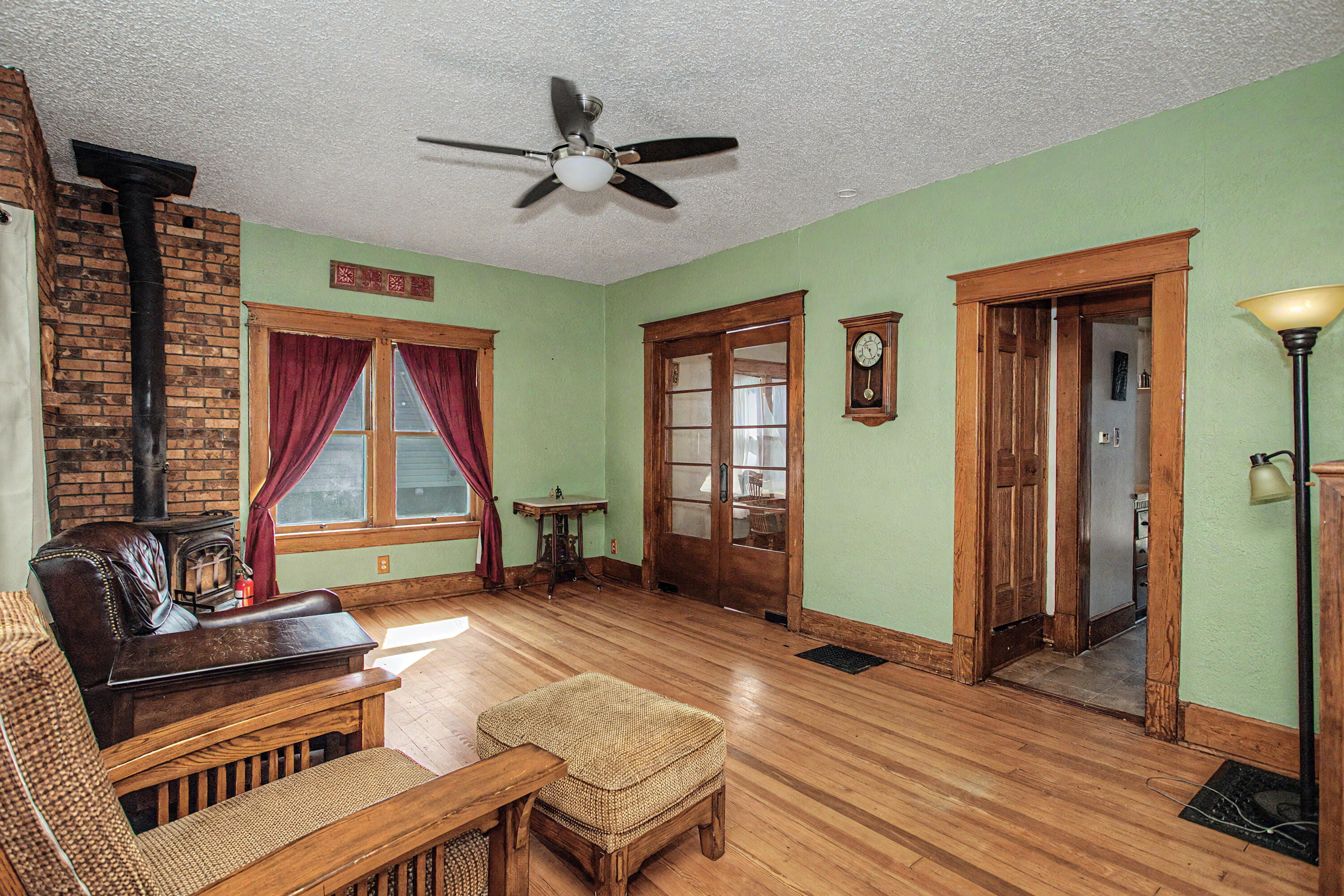 218 E 7th Street Property Photo 9