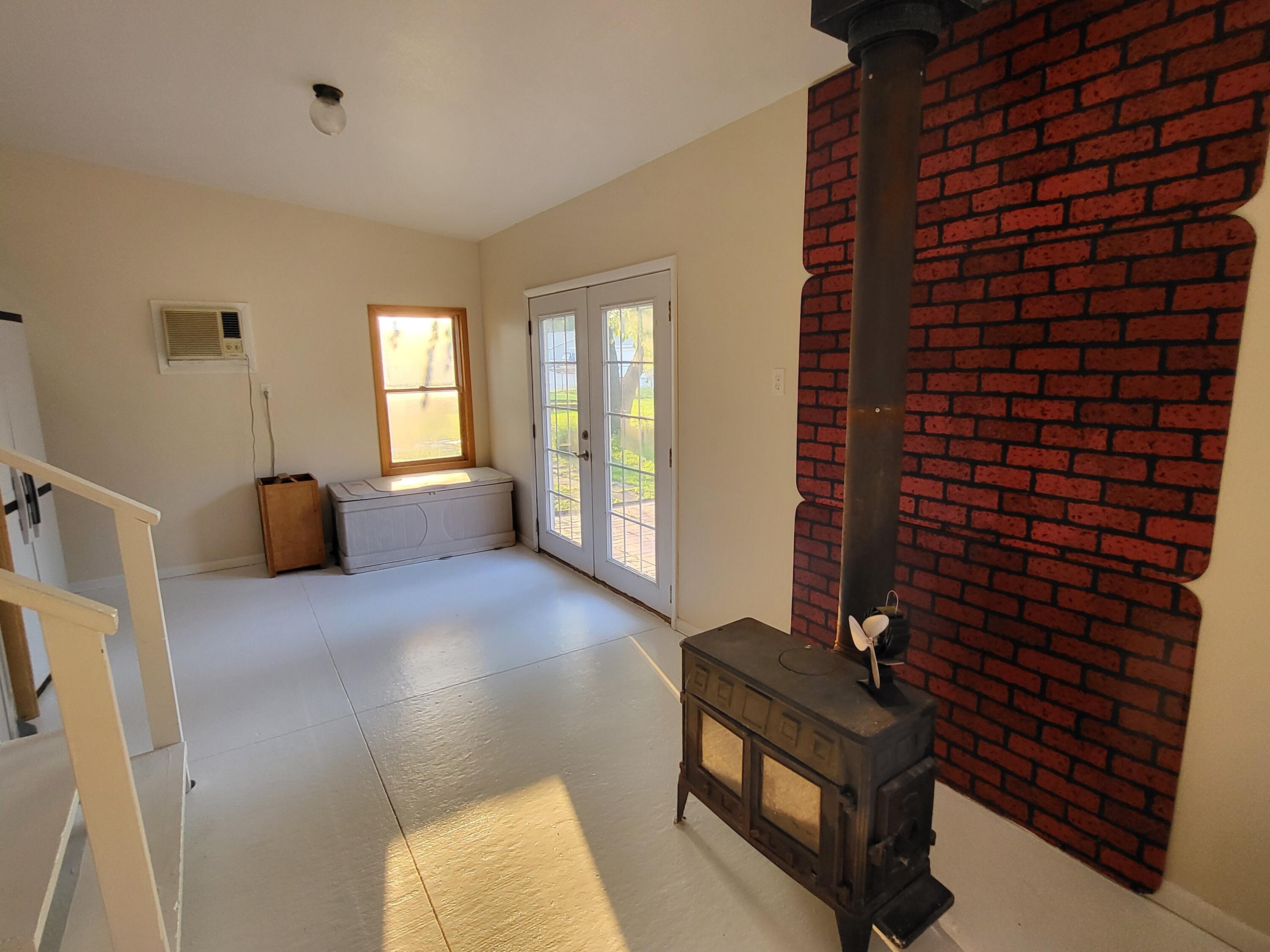 403 W 8th Street Property Photo 14