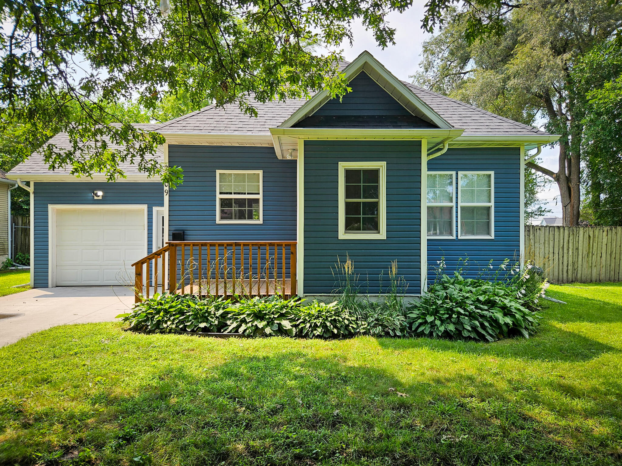 2009 Story Street Property Photo 1