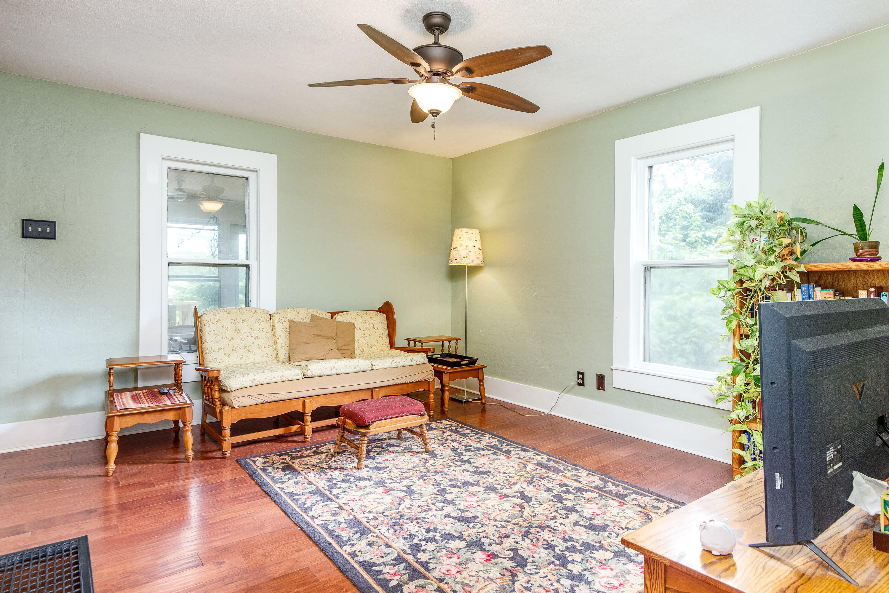 1203 Burnett Avenue Property Photo 6