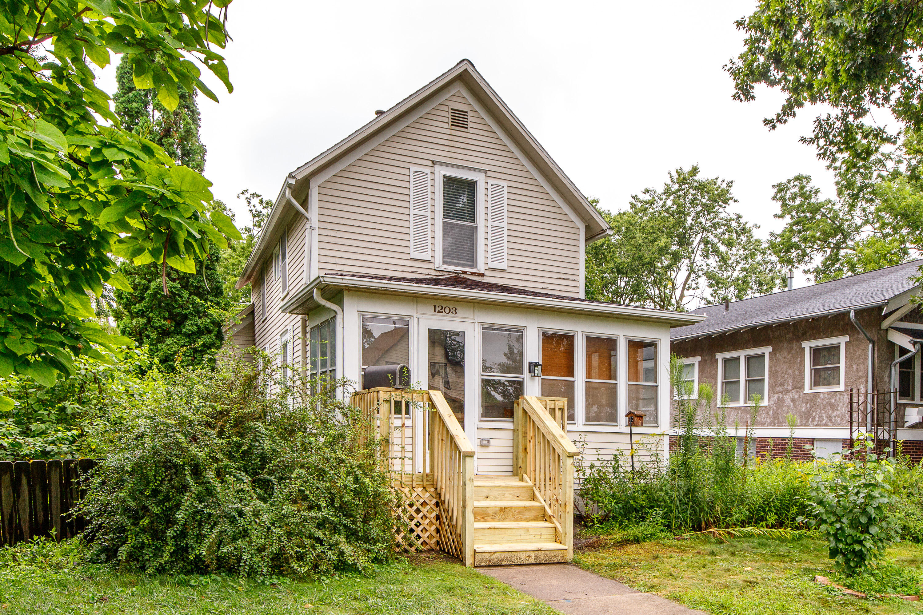 1203 Burnett Avenue Property Photo 8