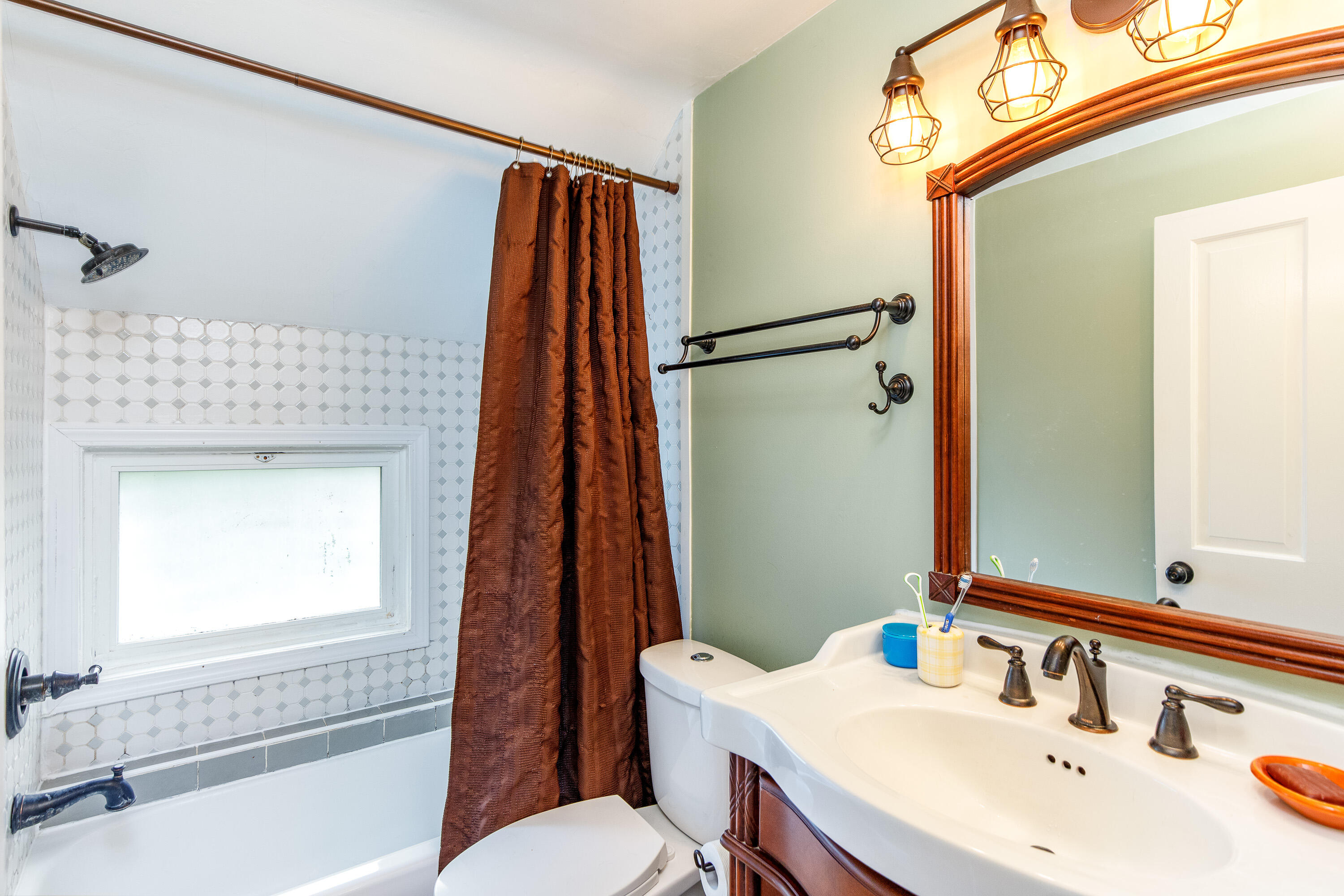 1203 Burnett Avenue Property Photo 21