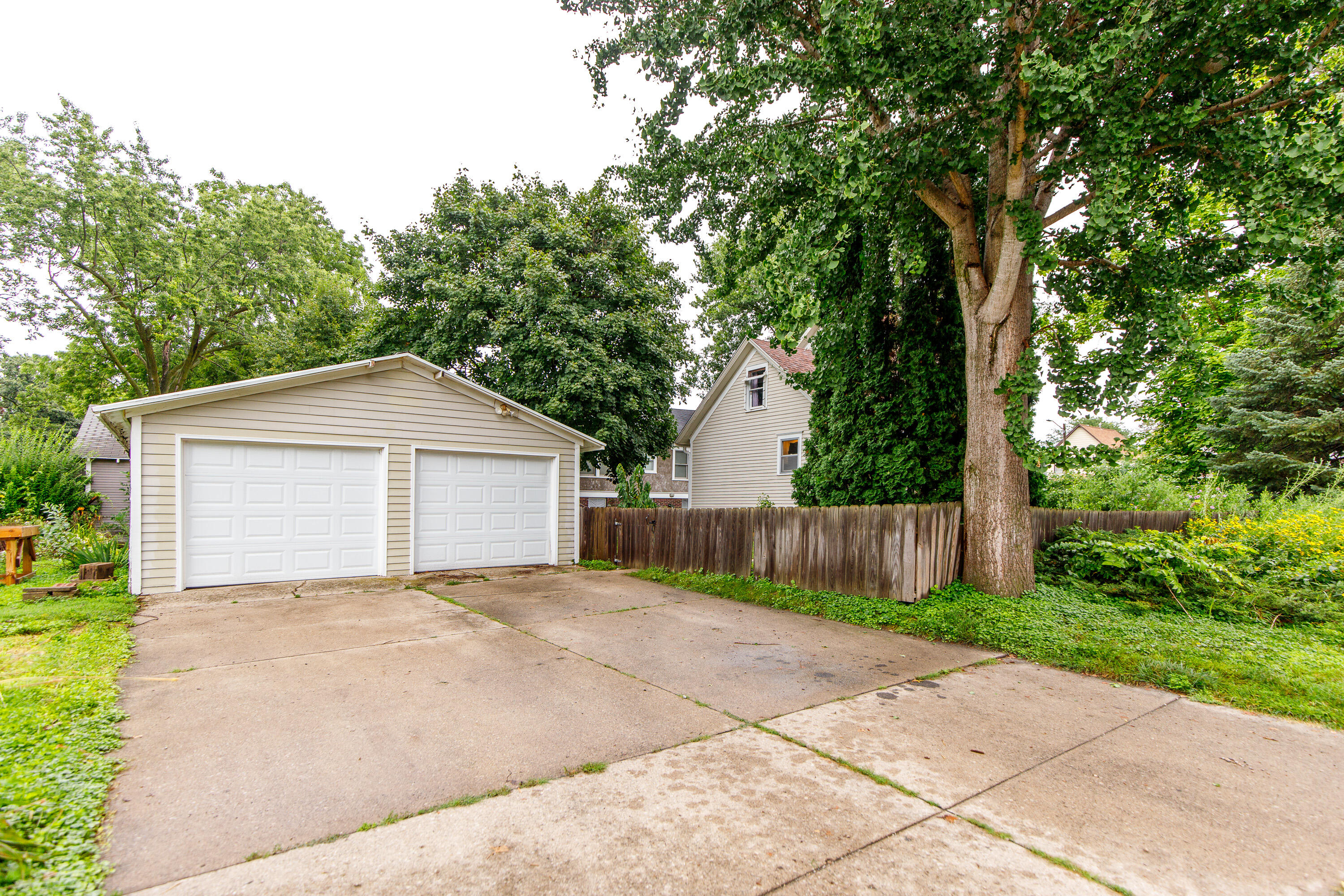 1203 Burnett Avenue Property Photo 25