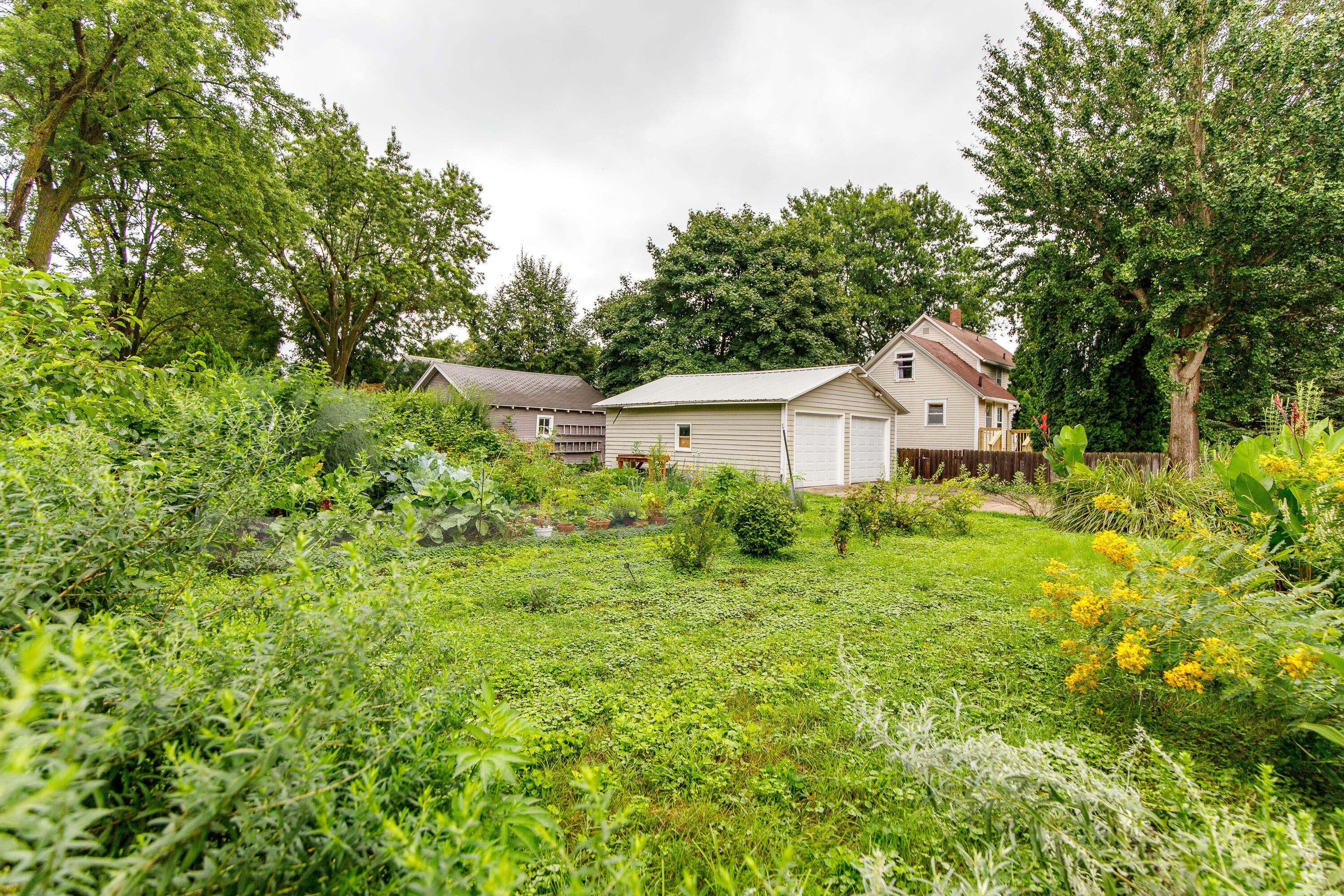 1203 Burnett Avenue Property Photo 28
