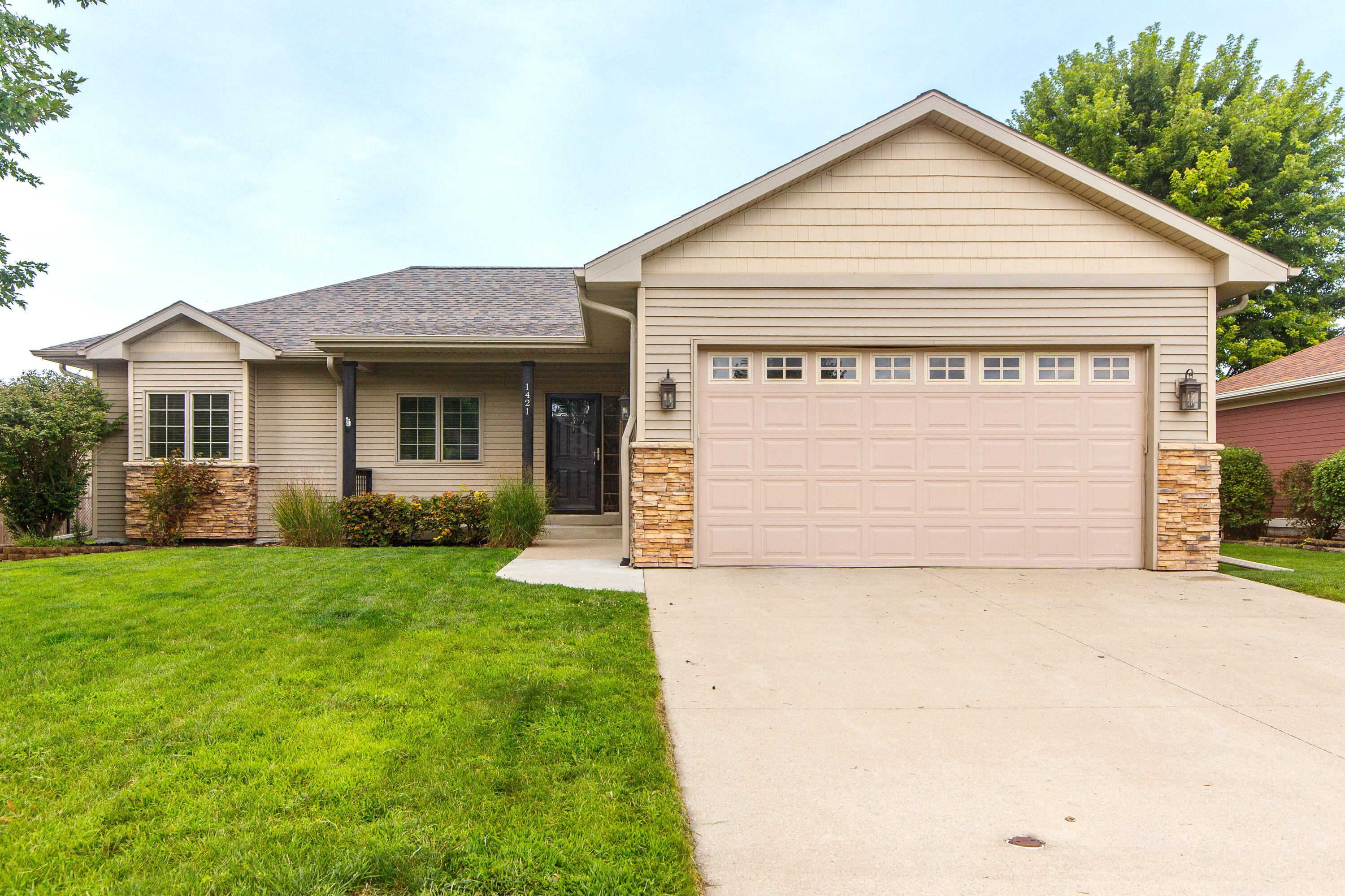 1421 Jacobson Drive Property Photo 1