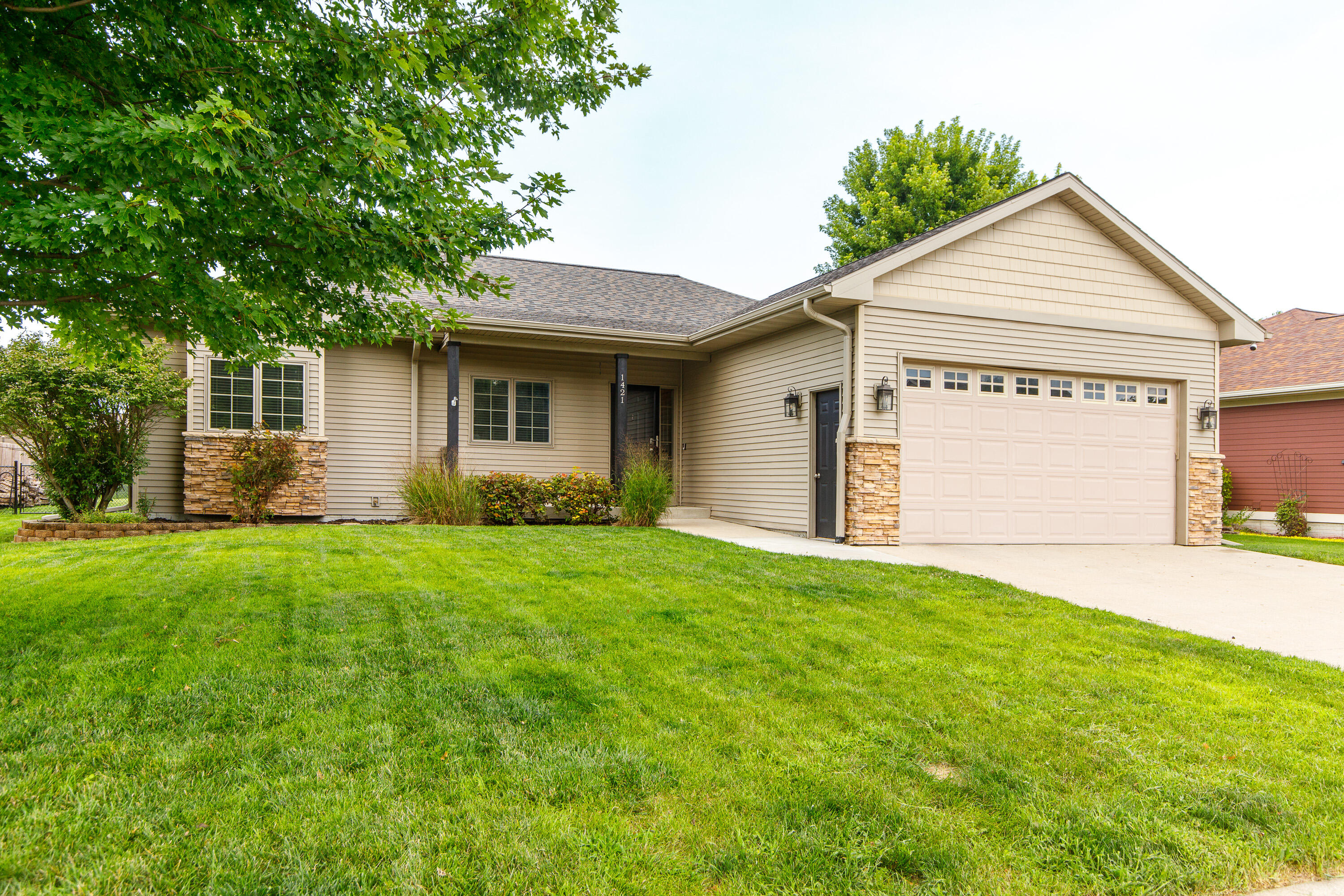 1421 Jacobson Drive Property Photo 2