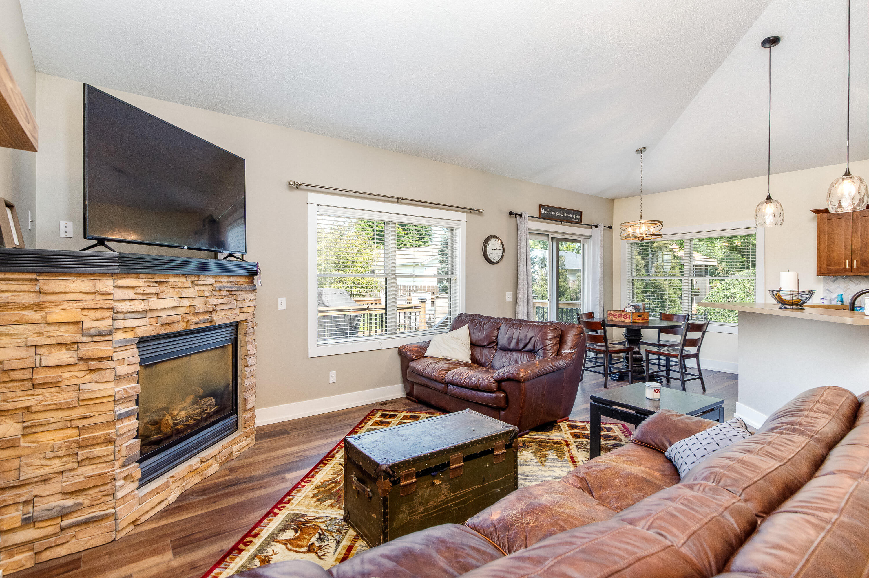 1421 Jacobson Drive Property Photo 4