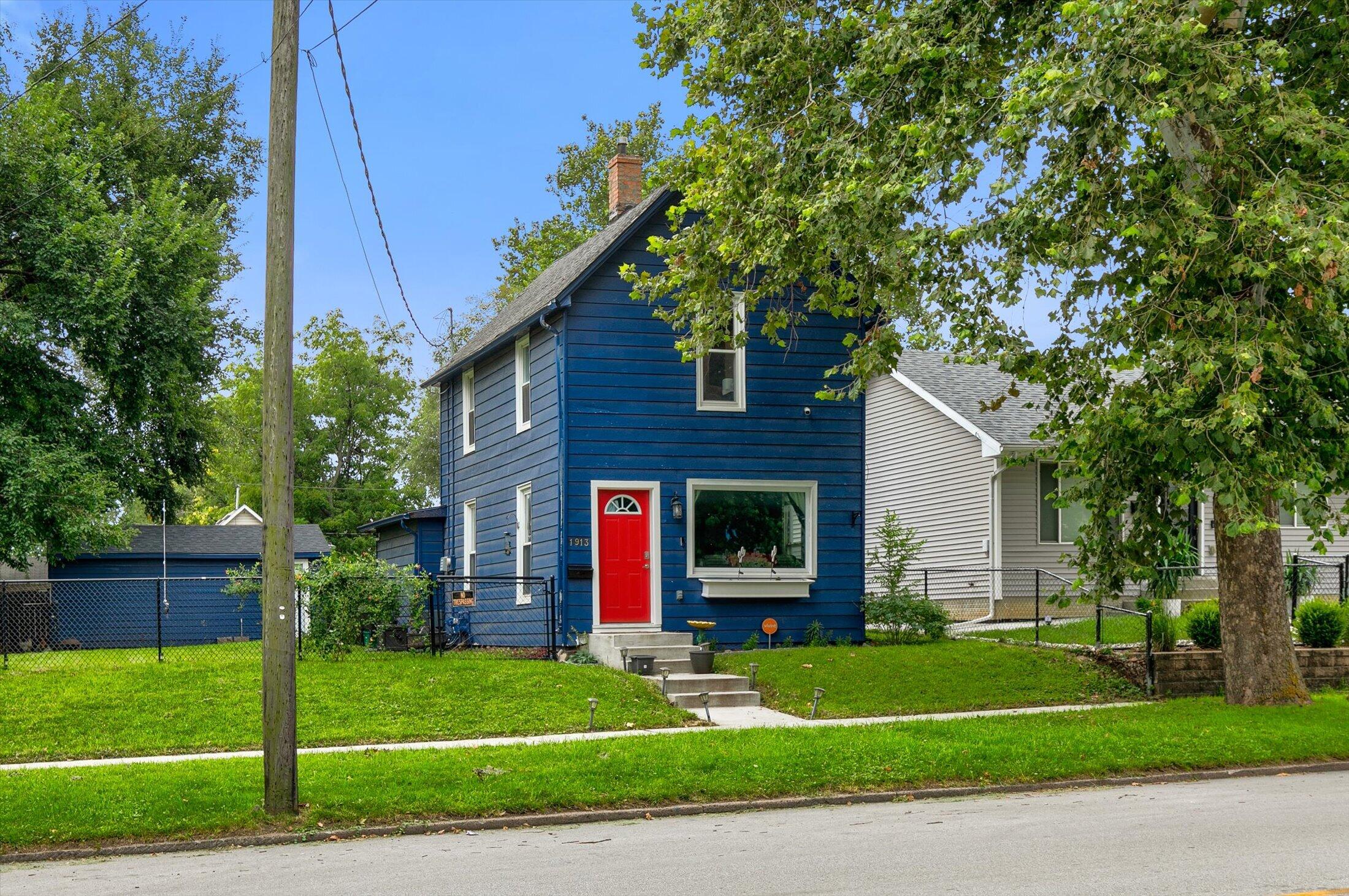 1913 E Walnut Street Property Photo 3