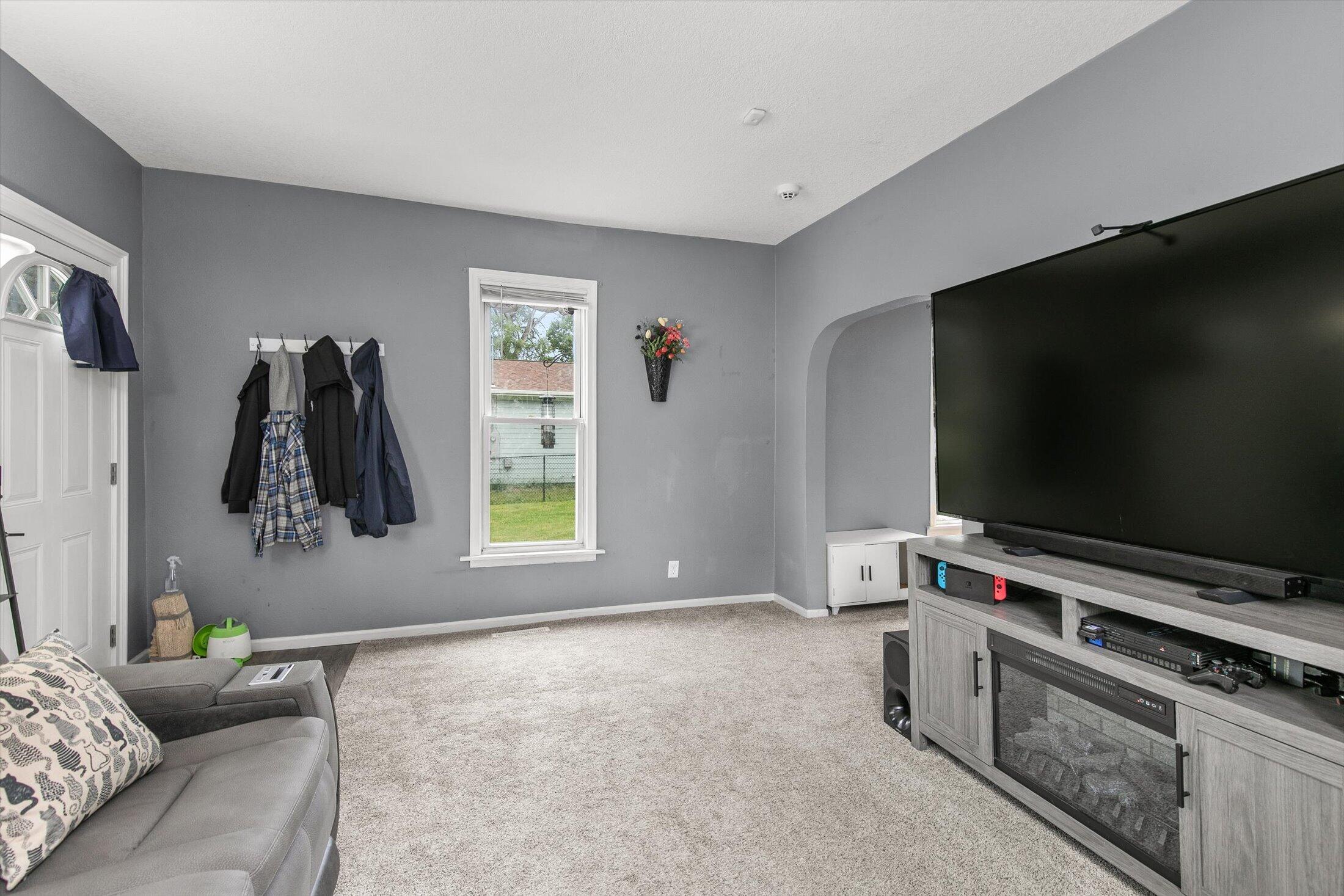 1913 E Walnut Street Property Photo 6