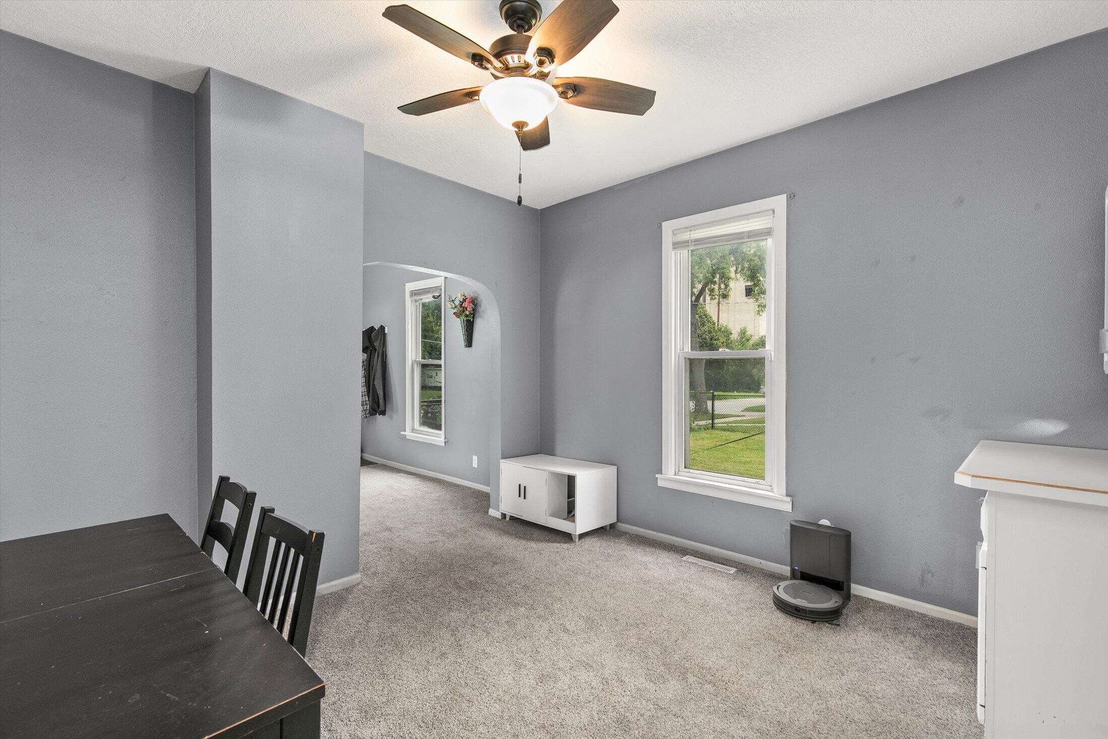 1913 E Walnut Street Property Photo 8