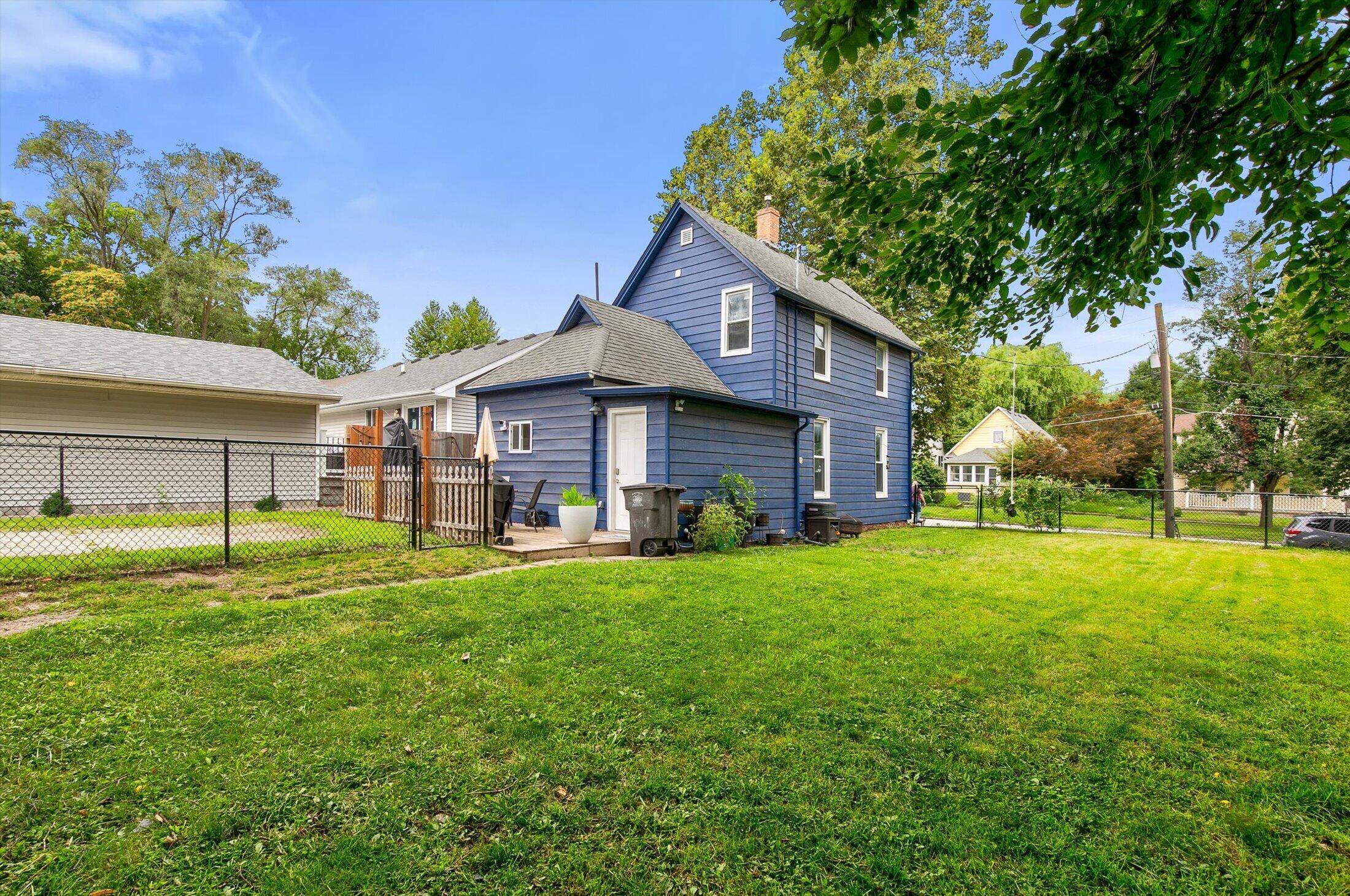 1913 E Walnut Street Property Photo 23