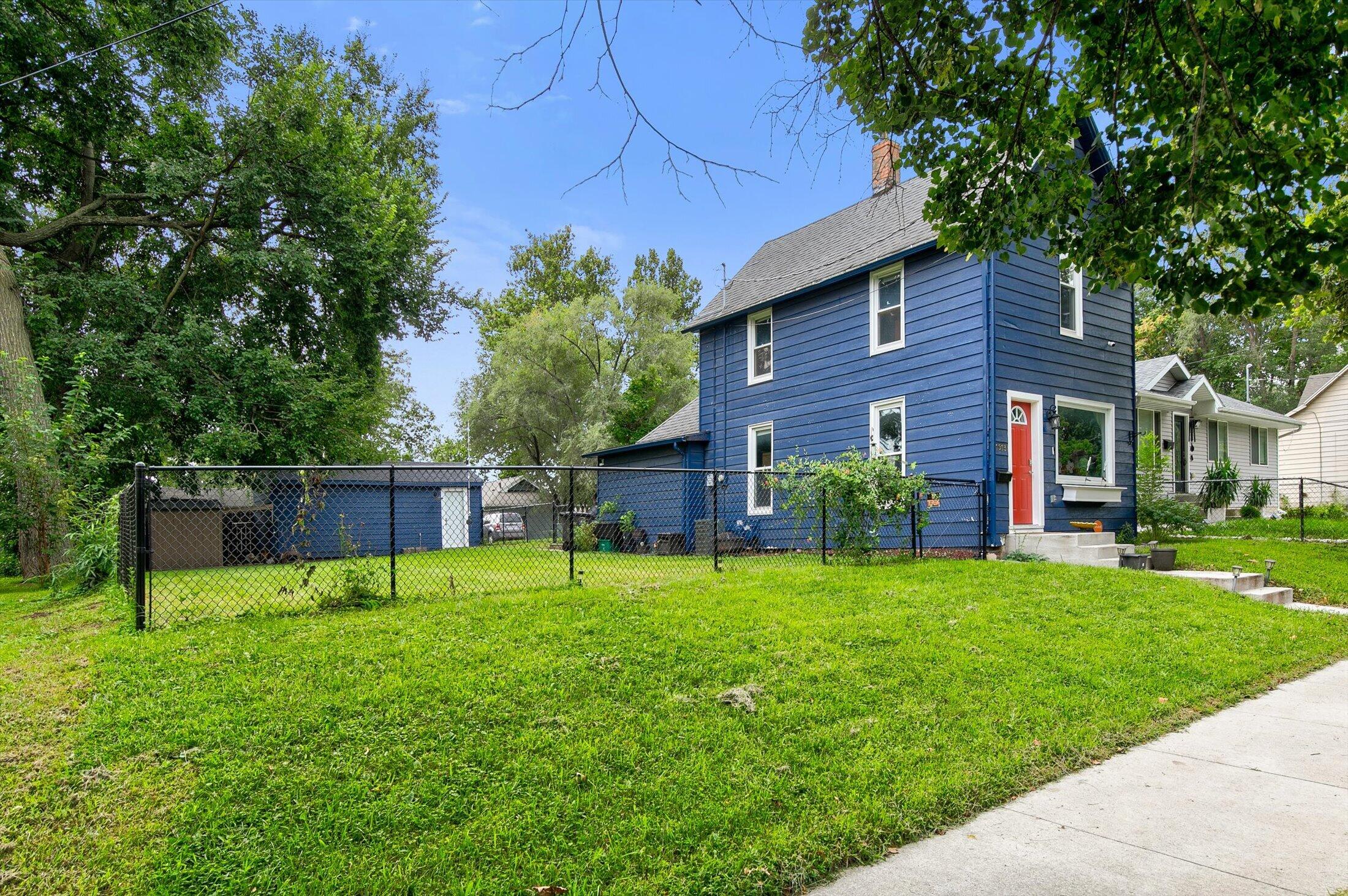 1913 E Walnut Street Property Photo 34