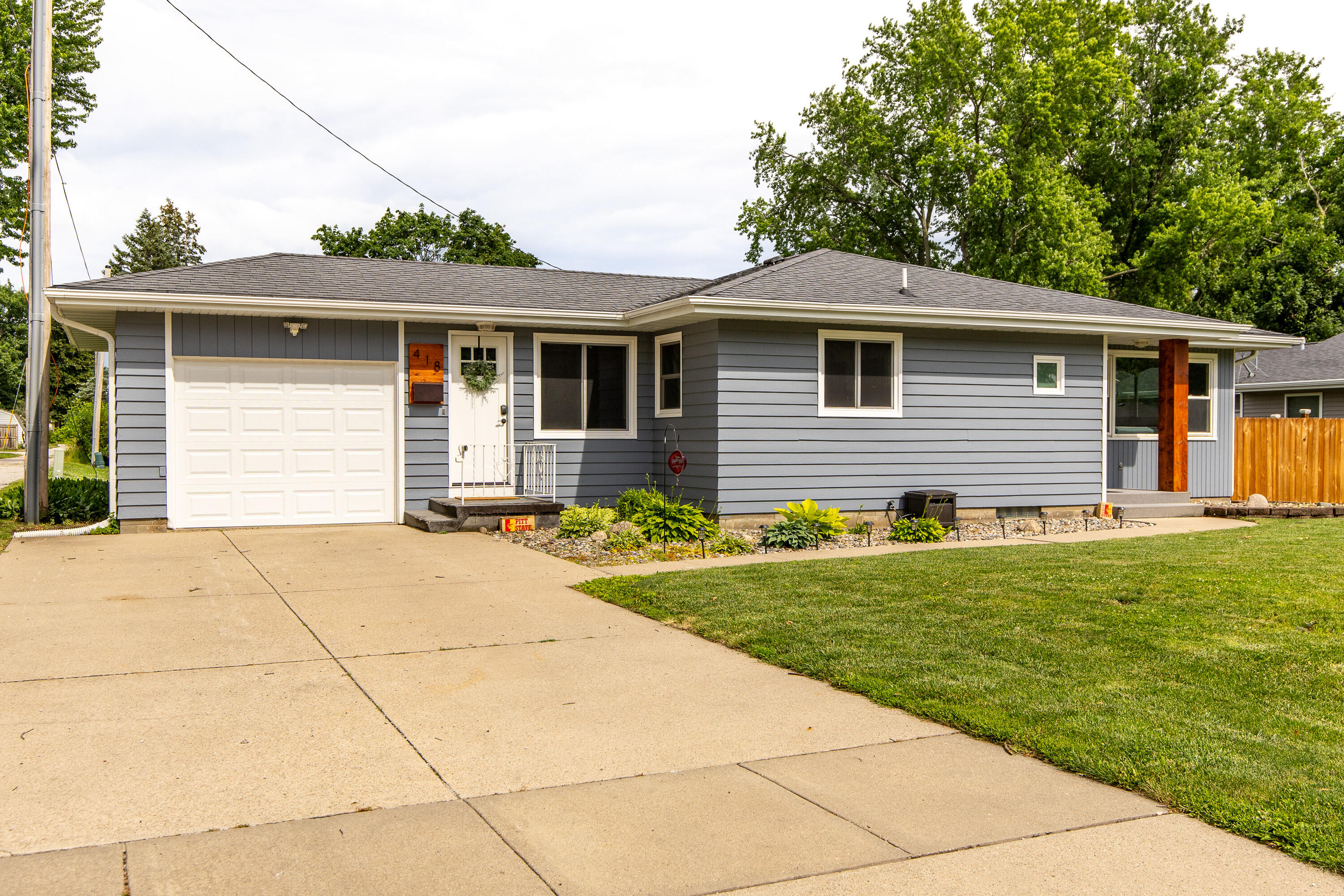 418 S Cedar Street Property Photo 1