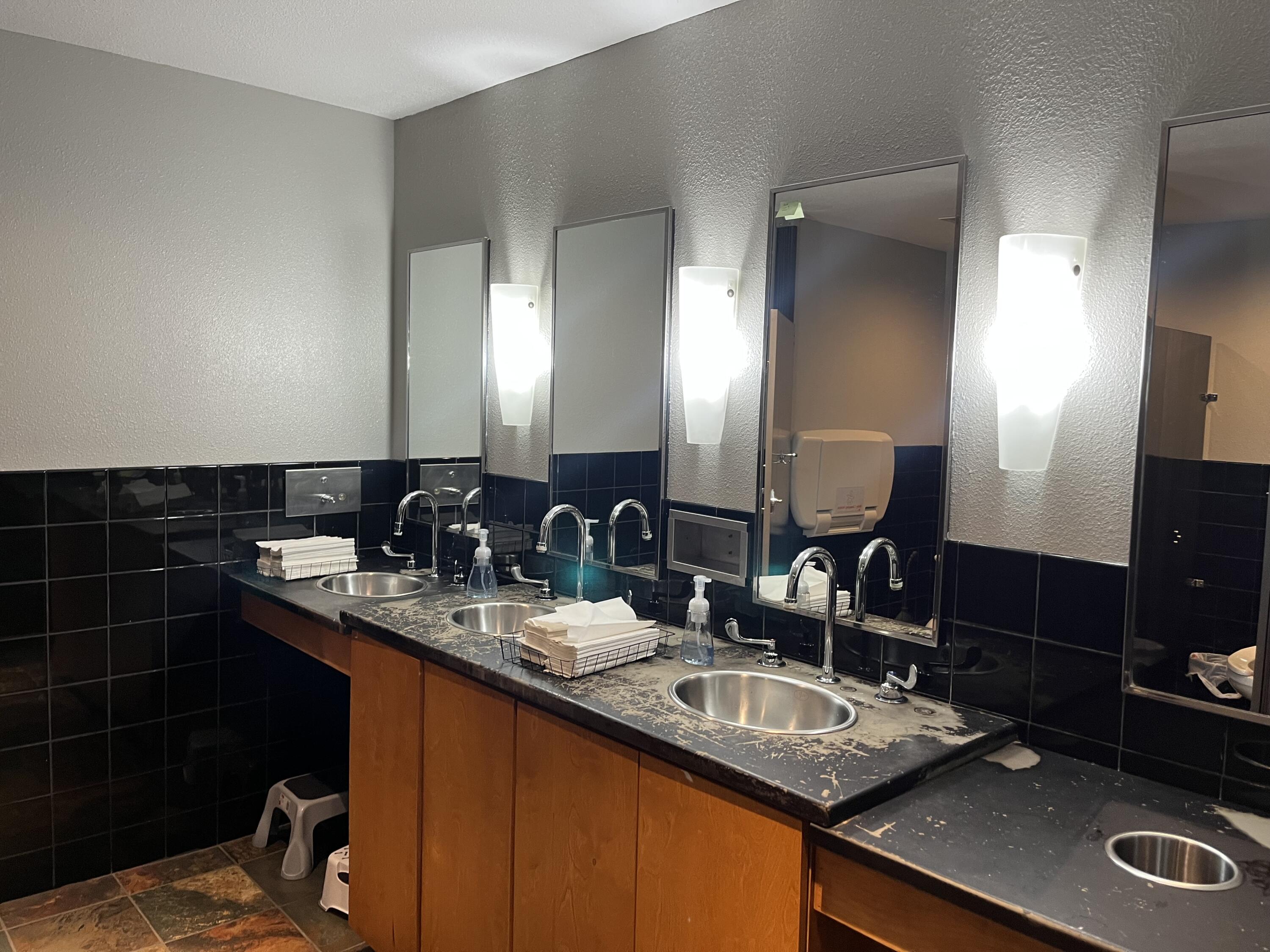 3329 Lincoln Way Property Photo 5
