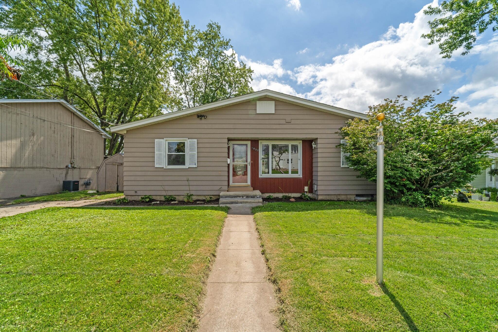 1032 C Avenue Property Photo 1