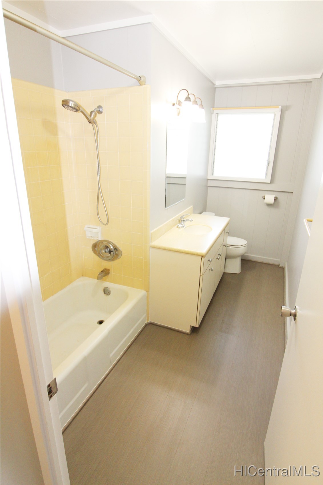 612 Ulumalu Street Property Photo 8