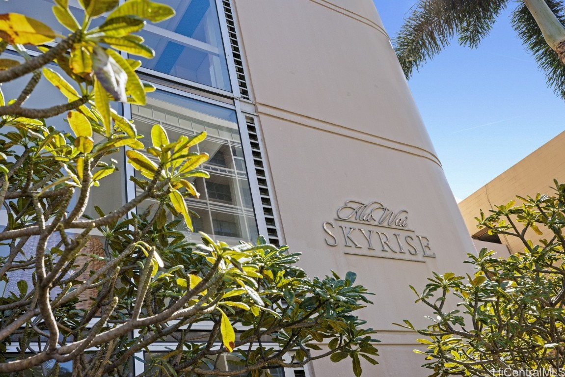 555 University Avenue 100 Property Photo 1