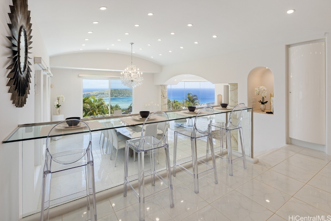 875 Ikena Circle Property Photo 6