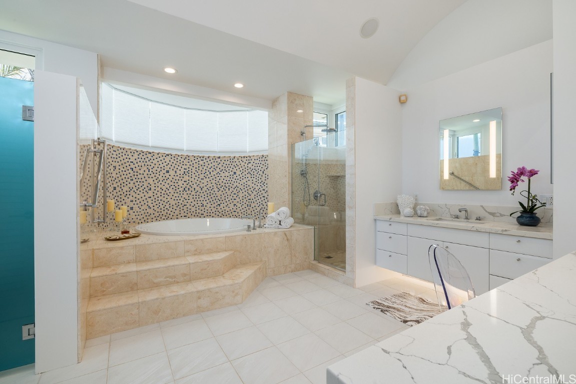 875 Ikena Circle Property Photo 9