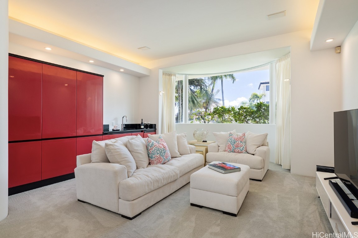 875 Ikena Circle Property Photo 16