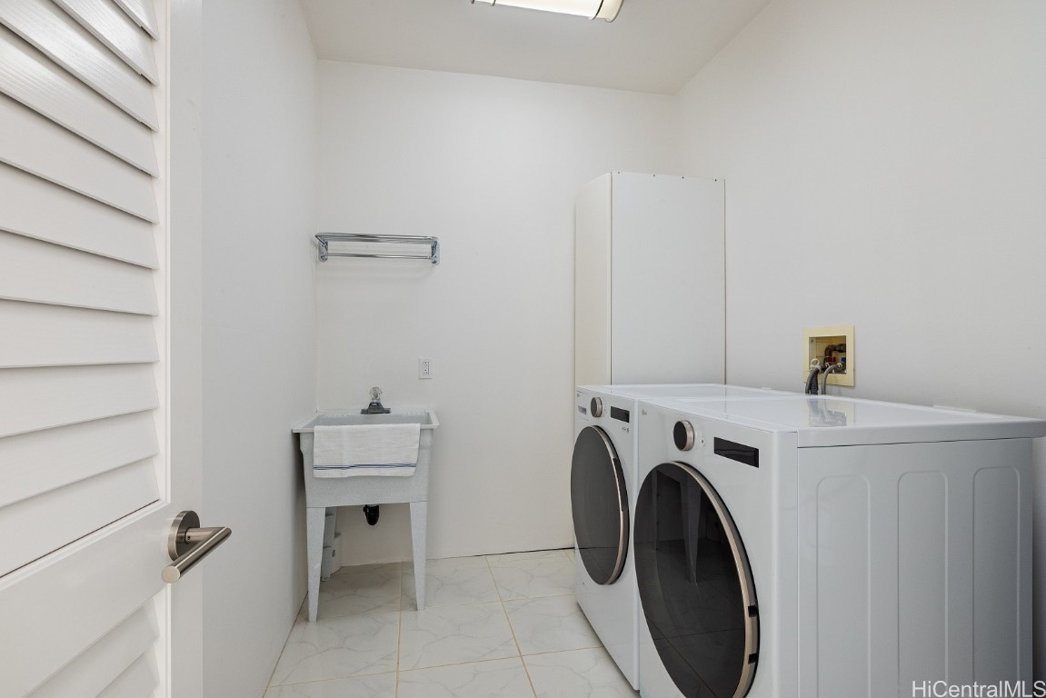 875 Ikena Circle Property Photo 17