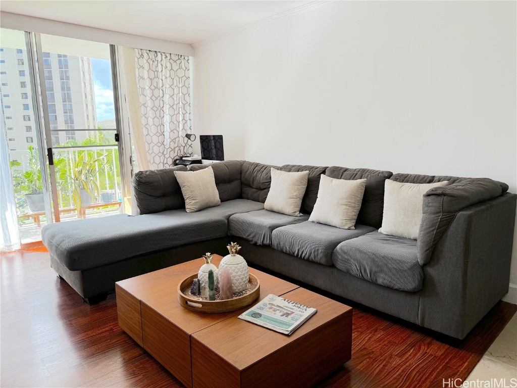 1128 Ala Napunani Street 406 Property Photo 1