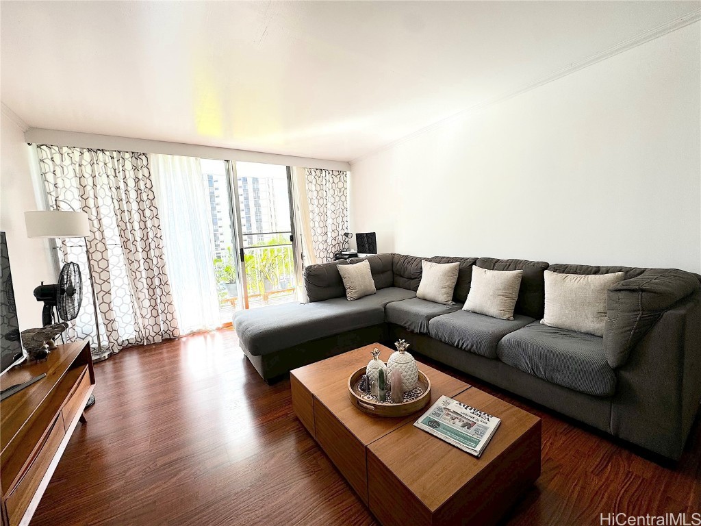 1128 Ala Napunani Street 406 Property Photo 10