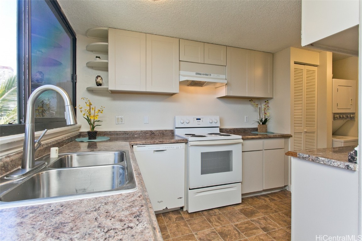 2724 Kahoaloha Lane 806 Property Photo 6