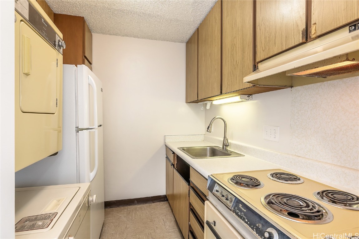 2121 Algaroba Street 1606 Property Photo 3