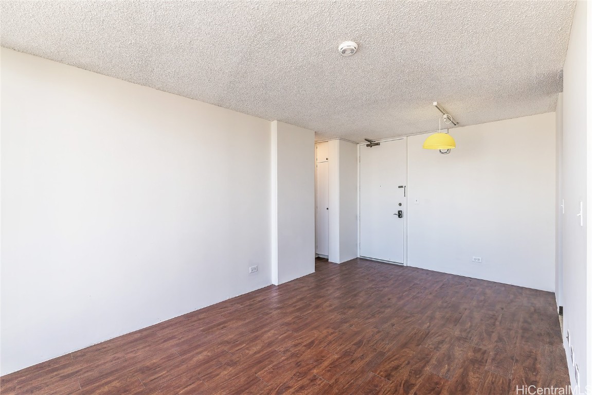 2121 Algaroba Street 1606 Property Photo 9