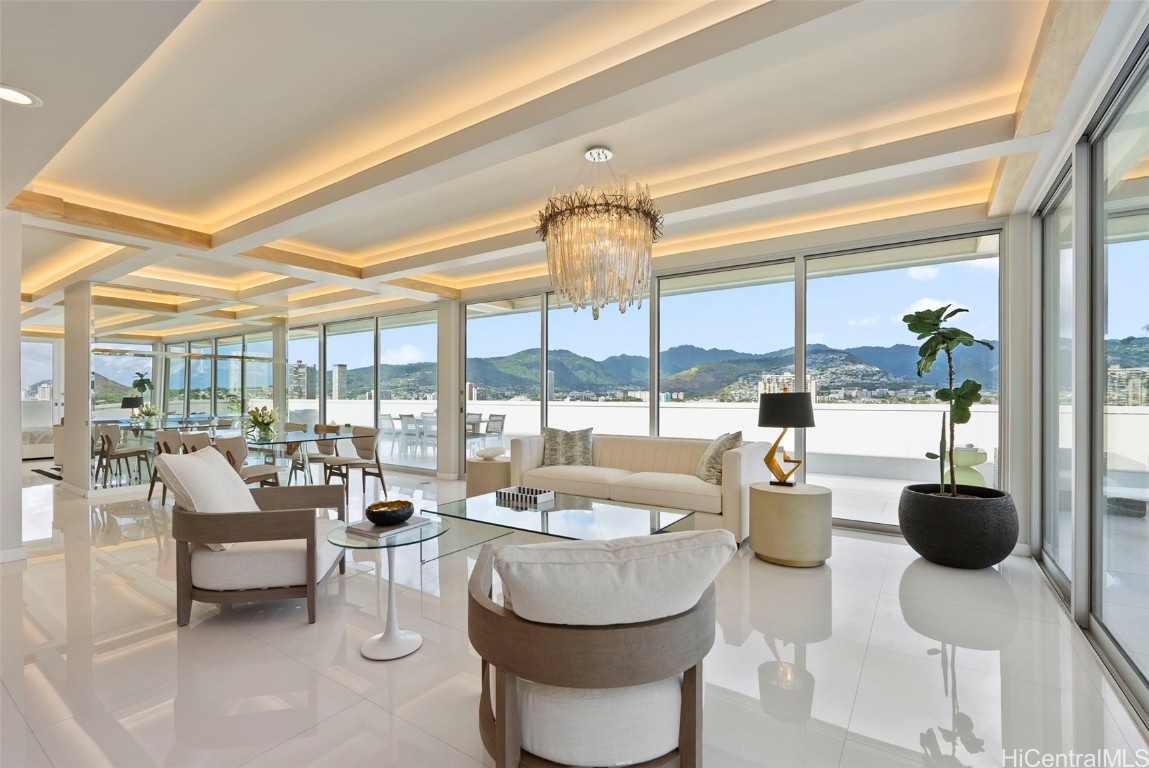 2533 Ala Wai Blvd Property Photo