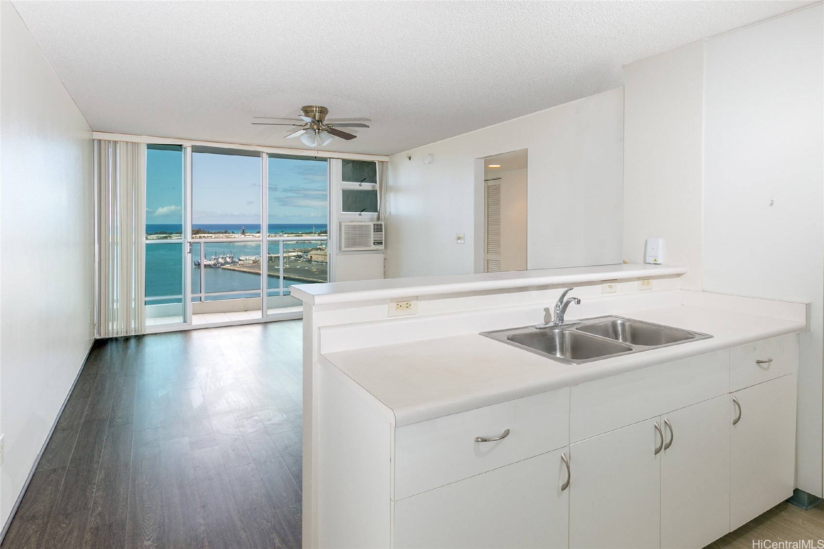 215 N King St Property Photo 2