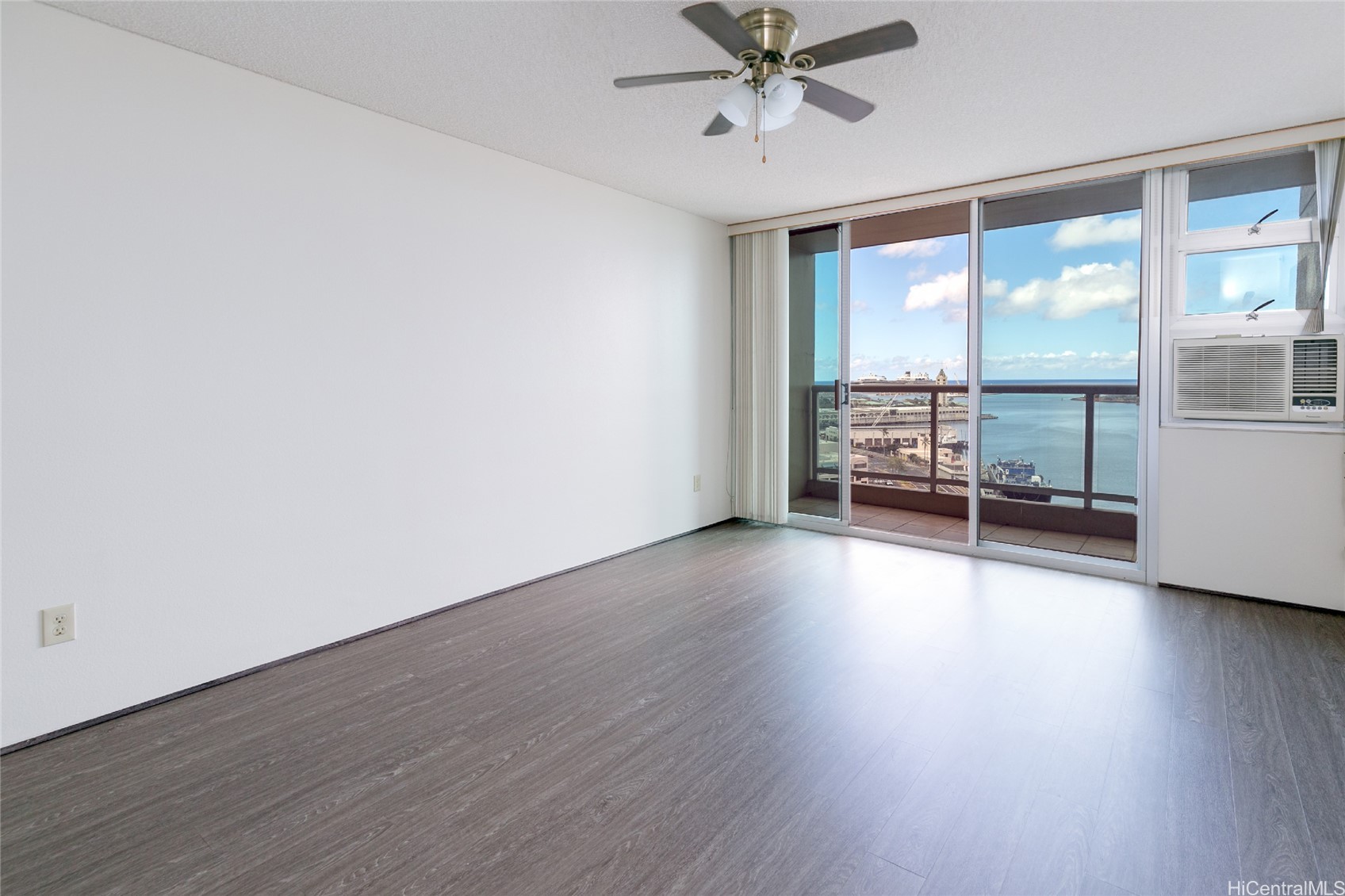 215 N King St Property Photo 5