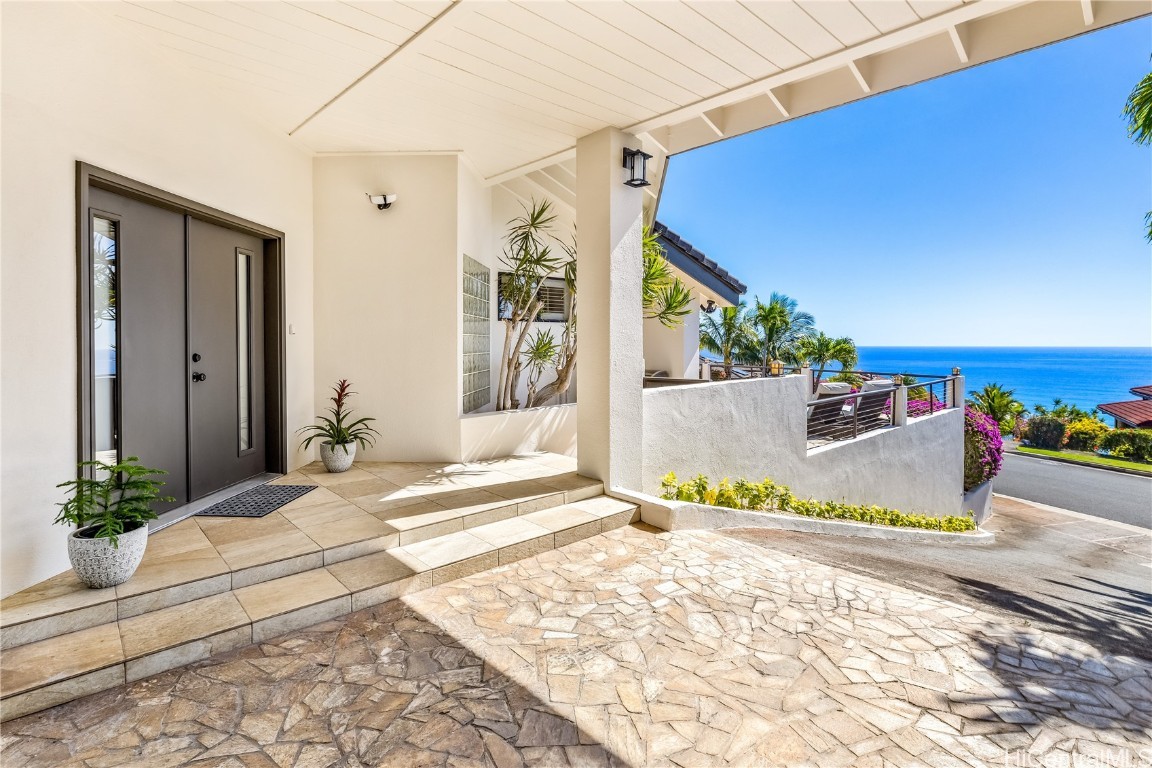 688 Kaulana Place Property Photo 2
