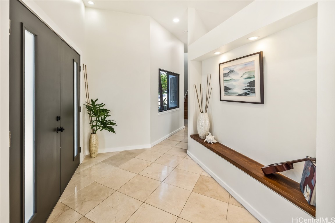 688 Kaulana Place Property Photo 3