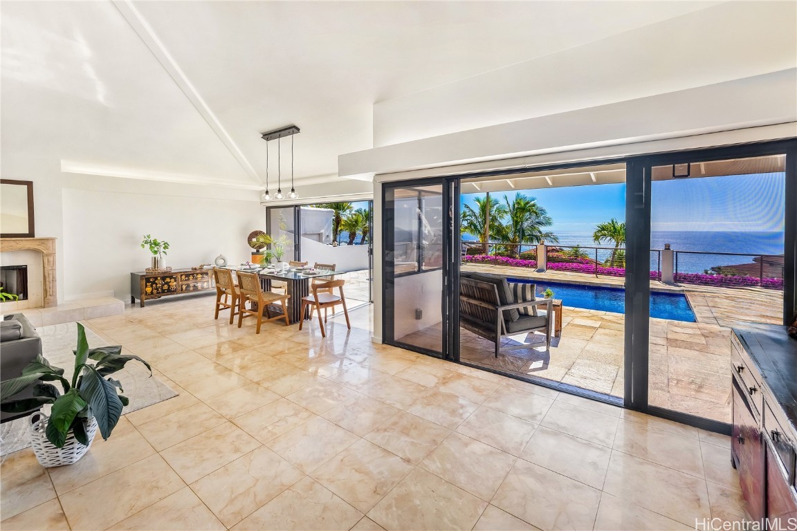 688 Kaulana Place Property Photo 4
