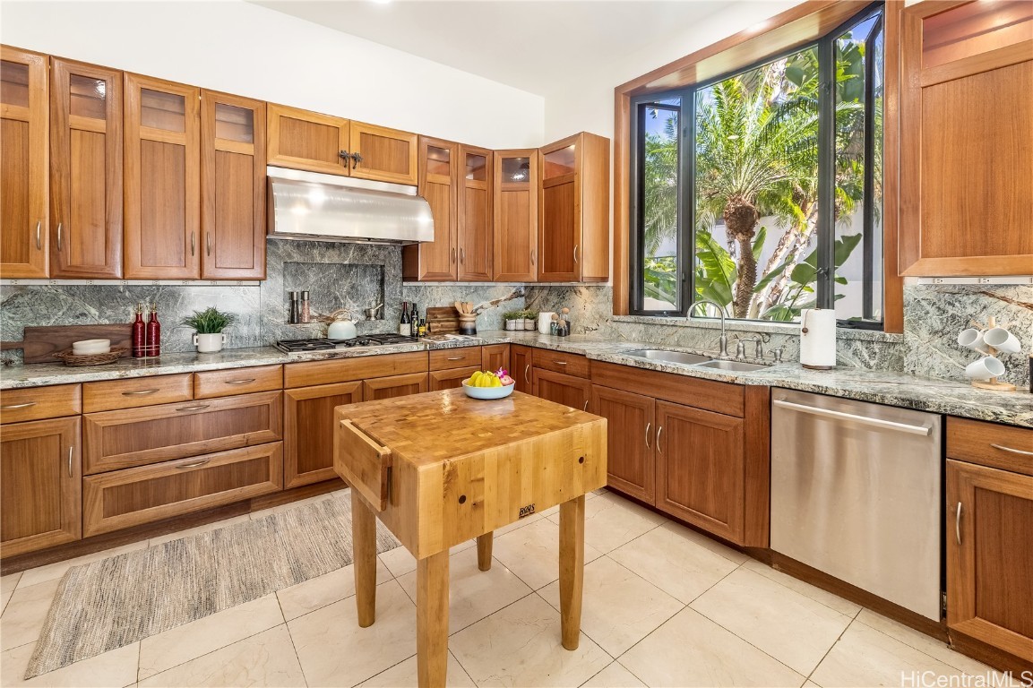 688 Kaulana Place Property Photo 11