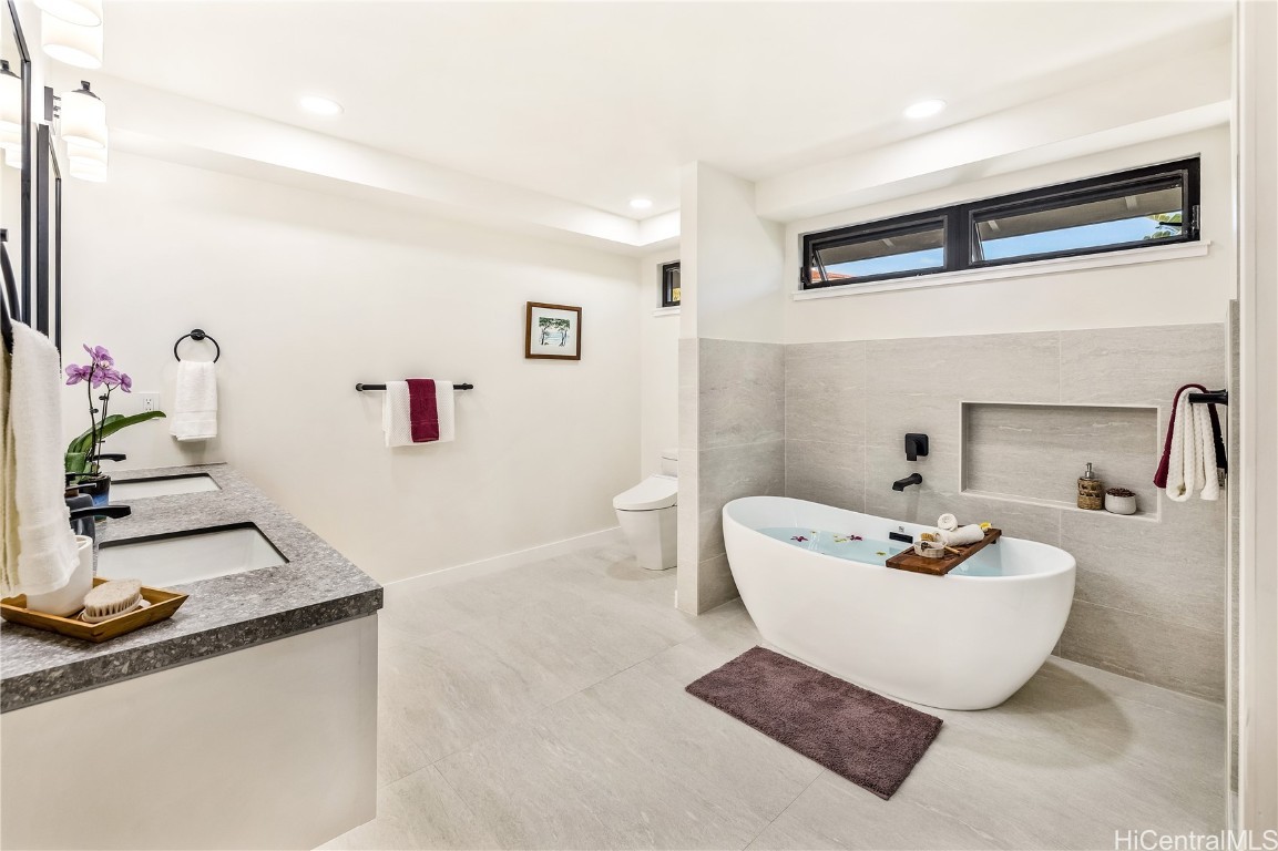 688 Kaulana Place Property Photo 15