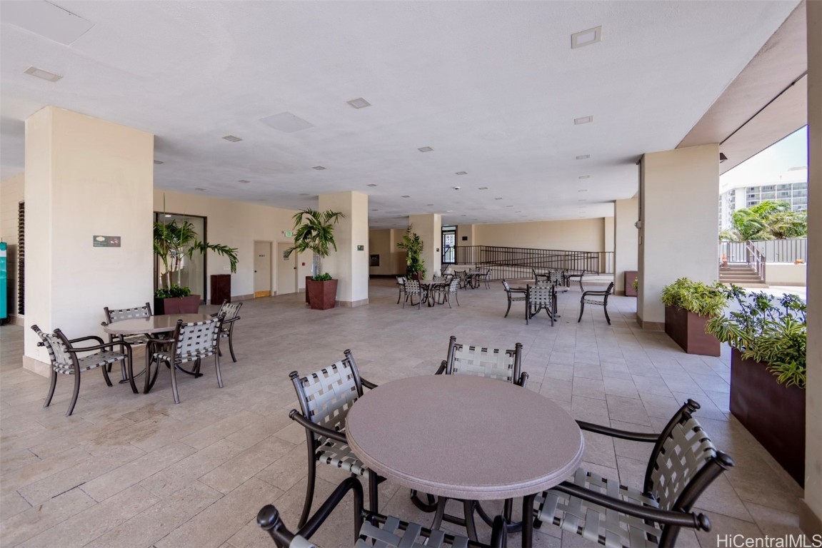 2240 Kuhio Avenue 1303 Property Photo 15