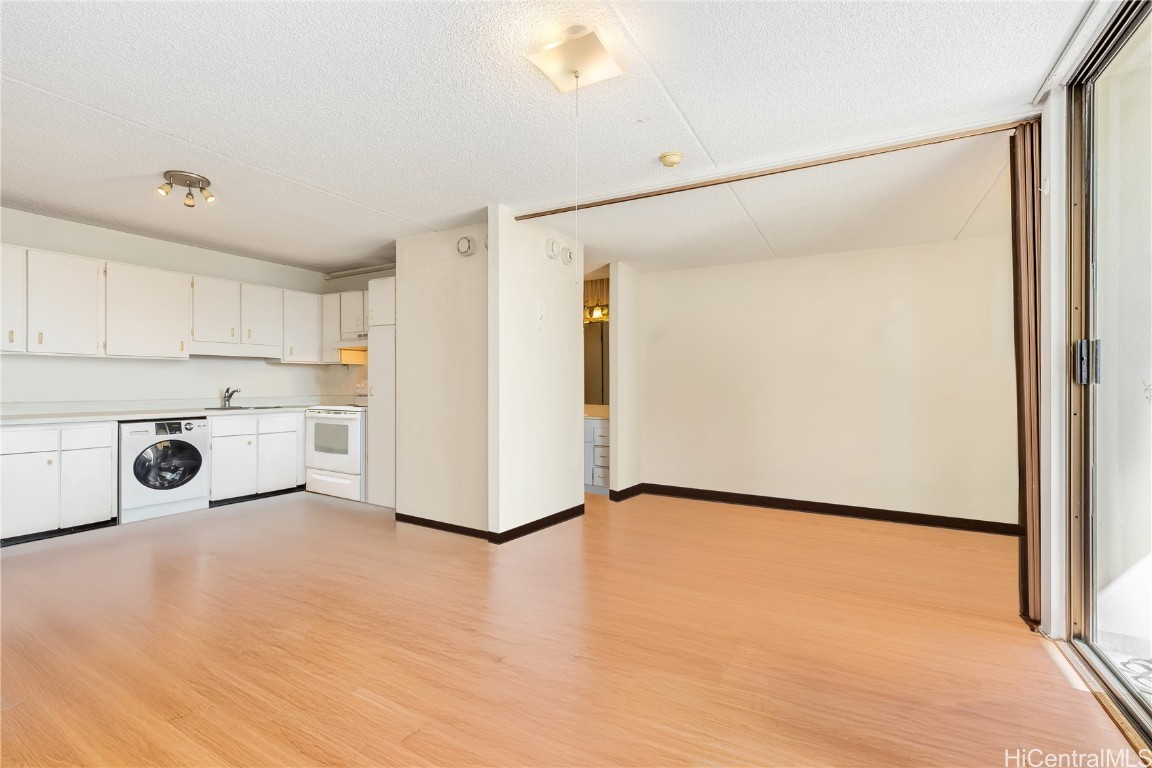 2240 Kuhio Avenue 2007 Property Photo 2