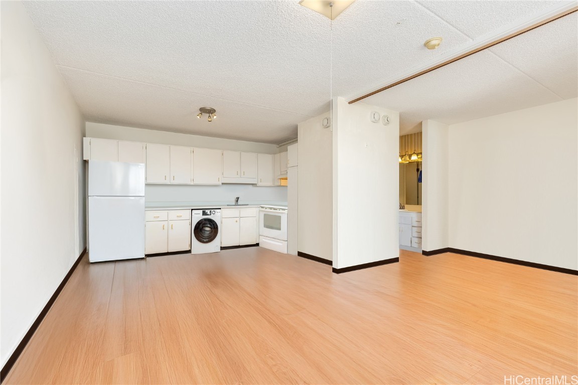 2240 Kuhio Avenue 2007 Property Photo 4