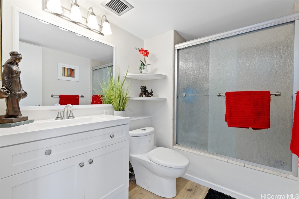 240 Makee Road 8b Property Photo 6