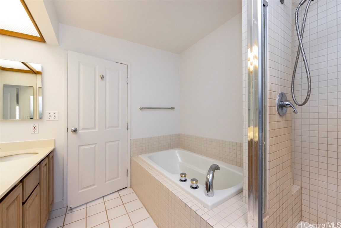 1317 Moanalualani Way 13c Property Photo 17
