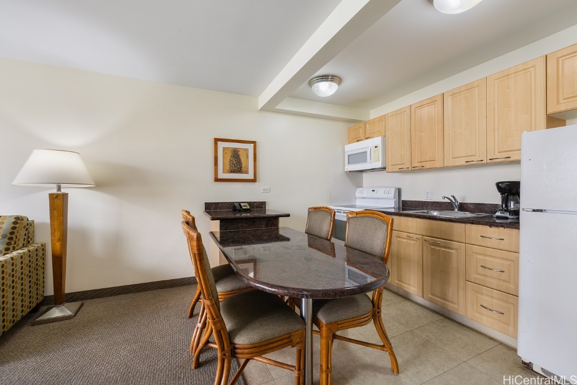 229 Paoakalani Avenue 905 Property Photo 1