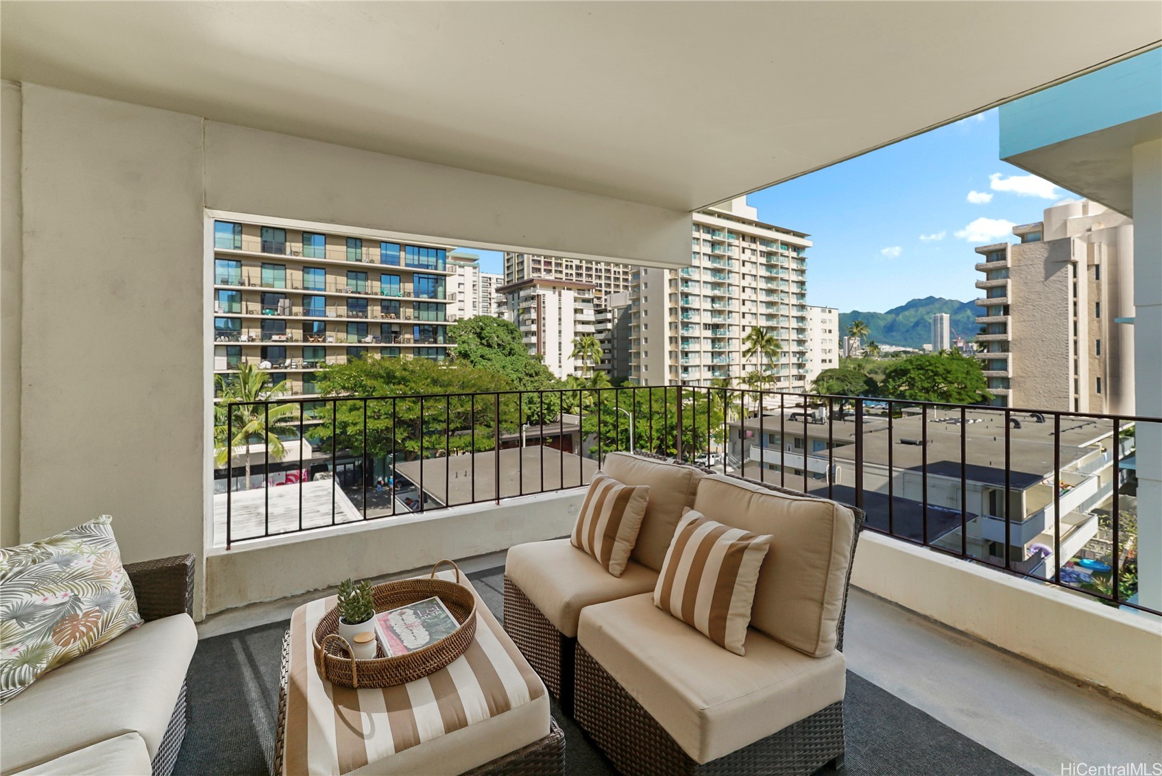 222 Kaiulani Ave Property Photo