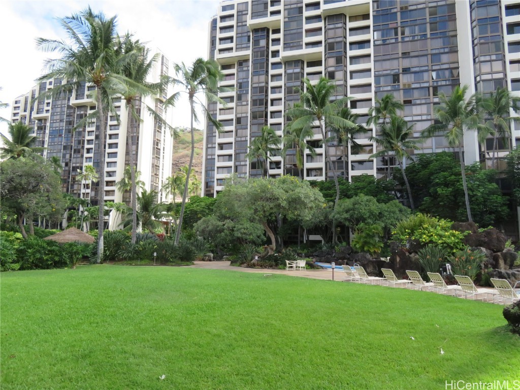 501 Hahaione Street 1/17h Property Photo
