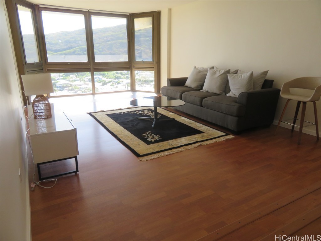 501 Hahaione Street 1/17h Property Photo 5