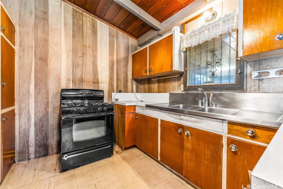 2348 Kuahea Street Property Photo 12