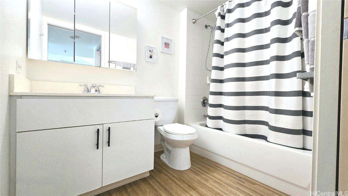 1450 Young Street 2706 Property Photo 4