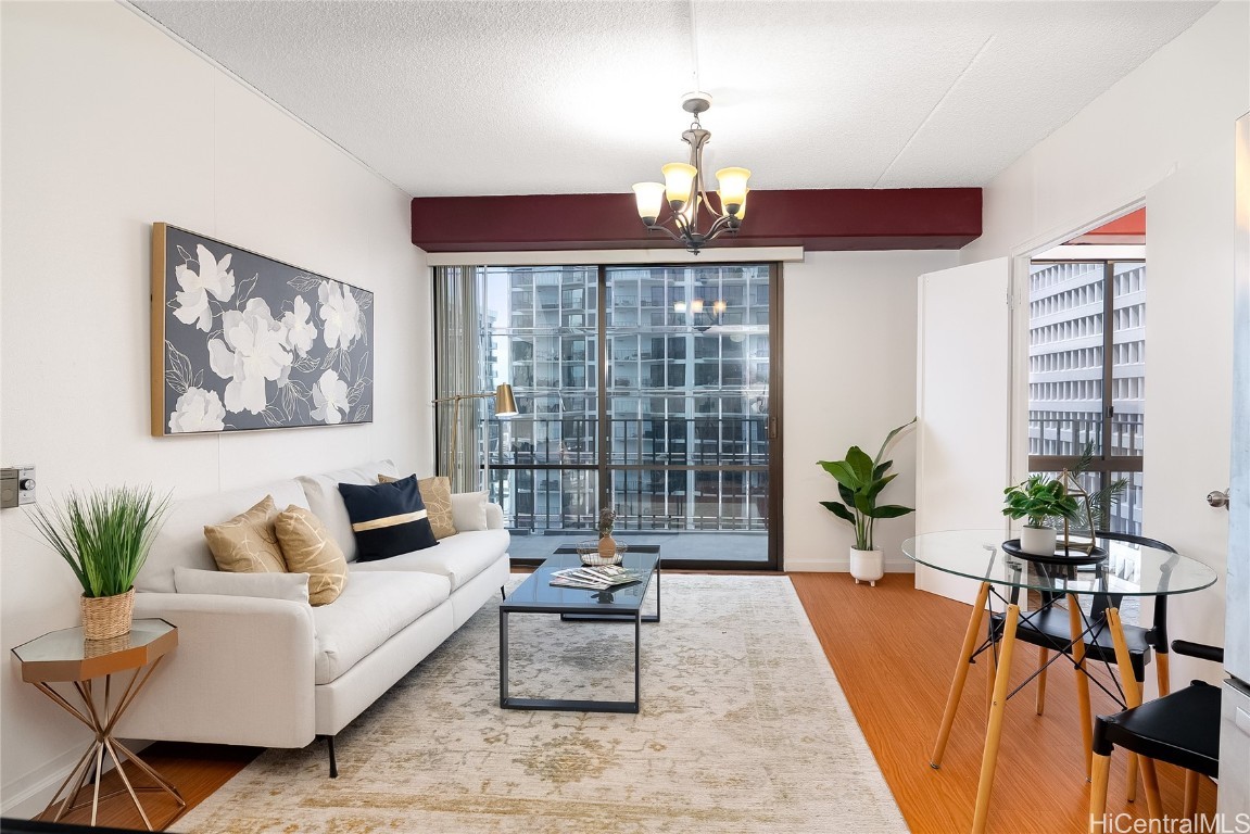 225 Queen Street 22e Property Photo 4